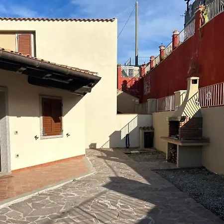 アパート Lu Bagnu カステルサルド